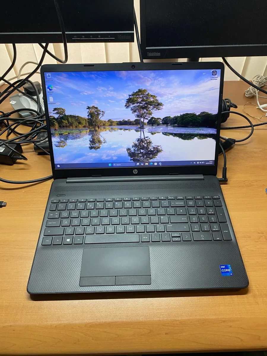 HP Laptop i7 pro 16/256 windows 11 - Image 1