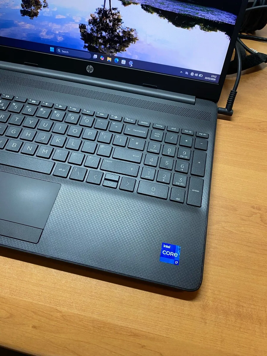 HP Laptop i7 pro 16/256 windows 11 - Image 2