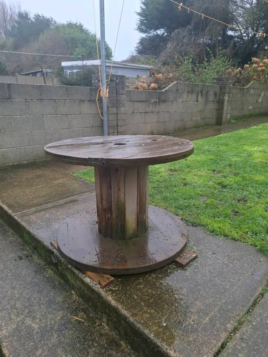 Wooden cable reel x2