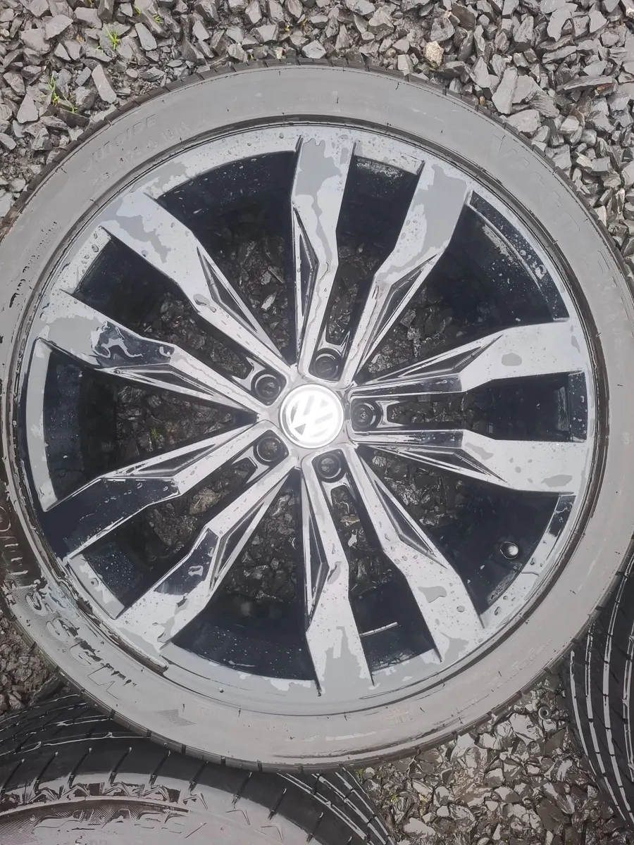 20" Genuine Vw Tiguan Suzuka Alloys with tyres - Image 3
