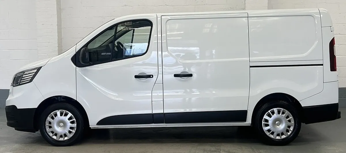 2023 Renault Trafic Panel Van - Image 4