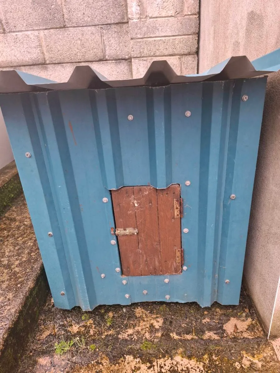 Galvanised dog house - Image 1