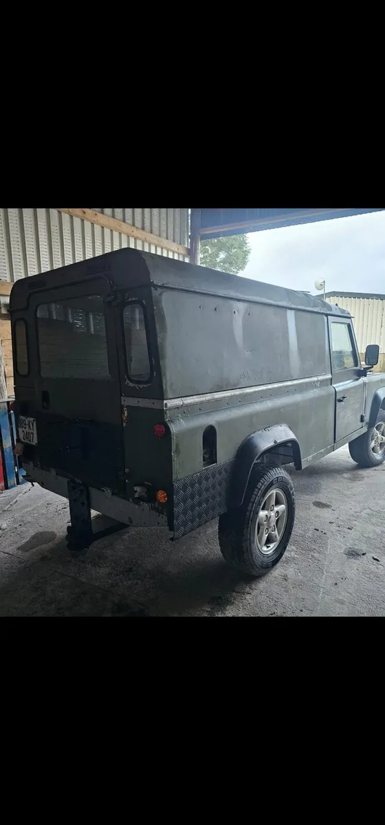 Land rover 110 - Image 2