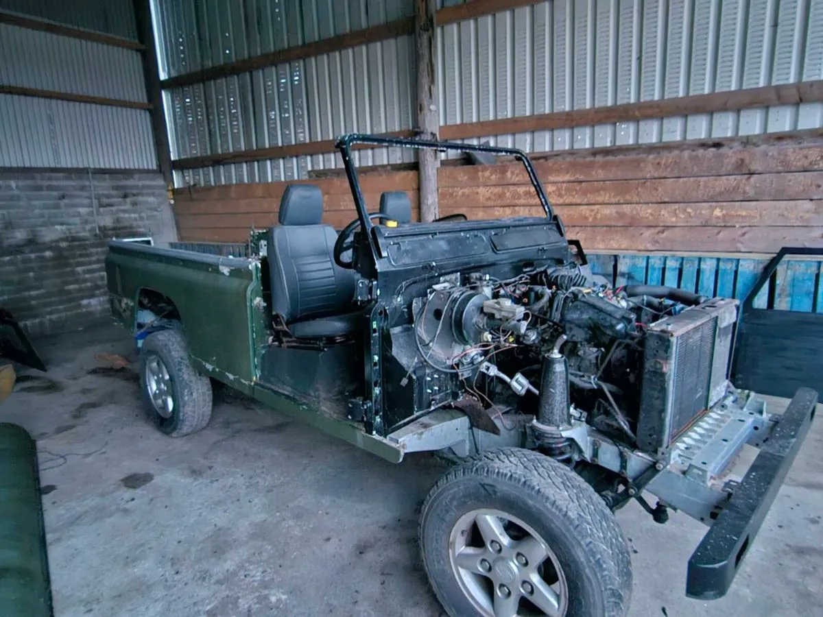Land rover 110 - Image 3