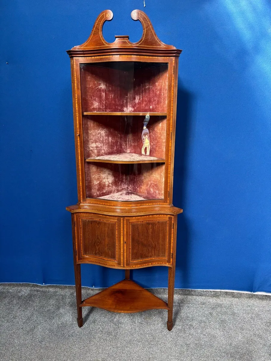 Corner cabinet - Image 1