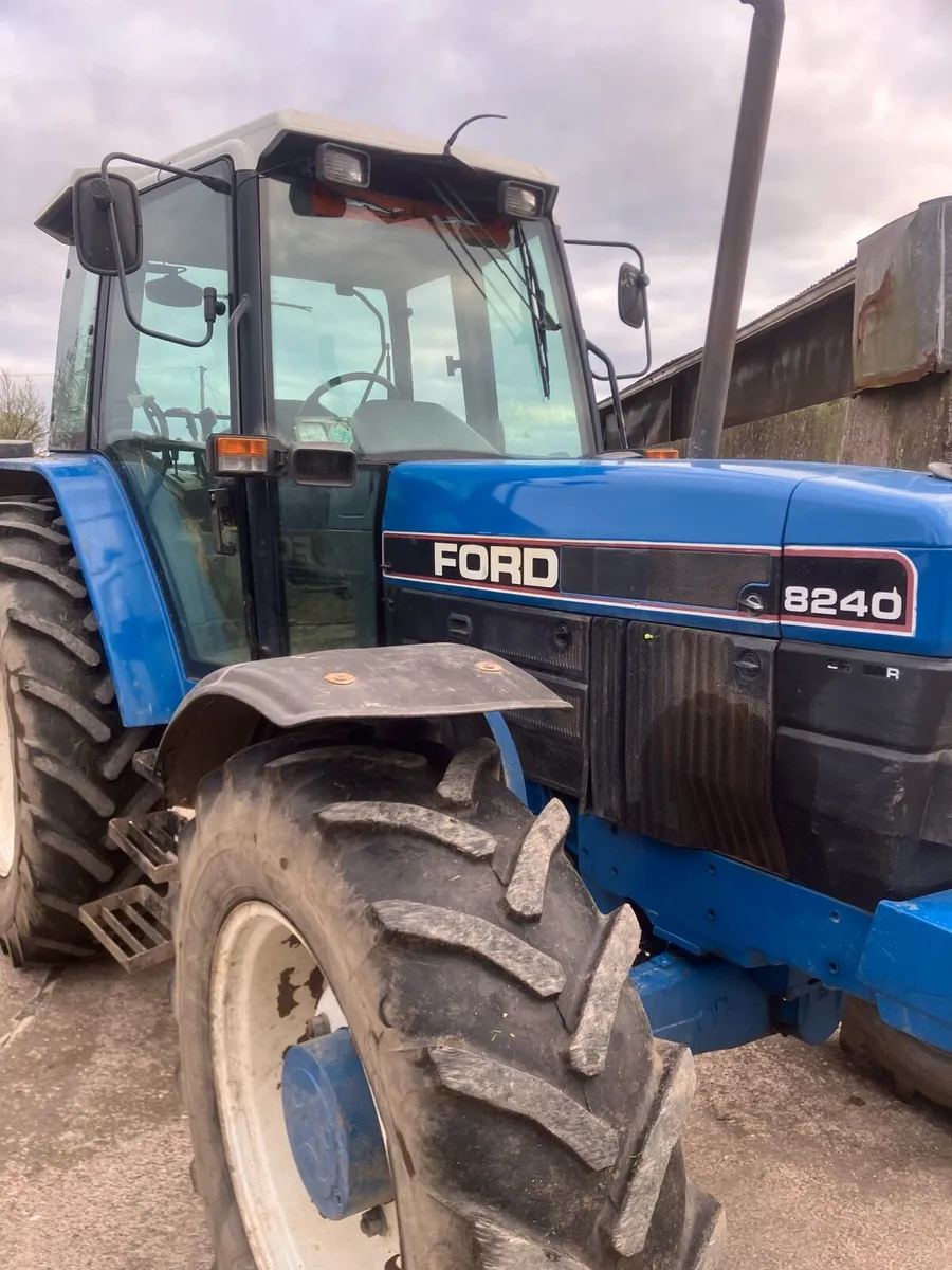 Ford tractor 8240 - Image 2