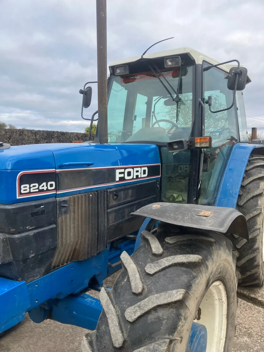 Ford tractor 8240 - Image 3