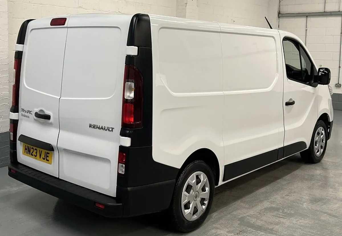2023 Renault Trafic Panel Van - Image 2