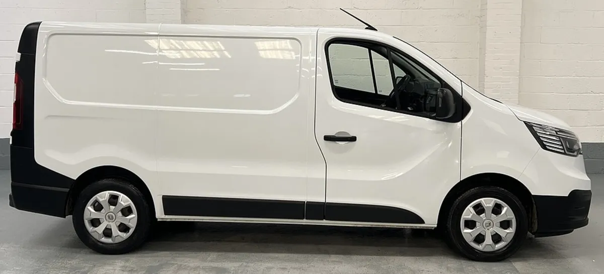 2023 Renault Trafic Panel Van - Image 3