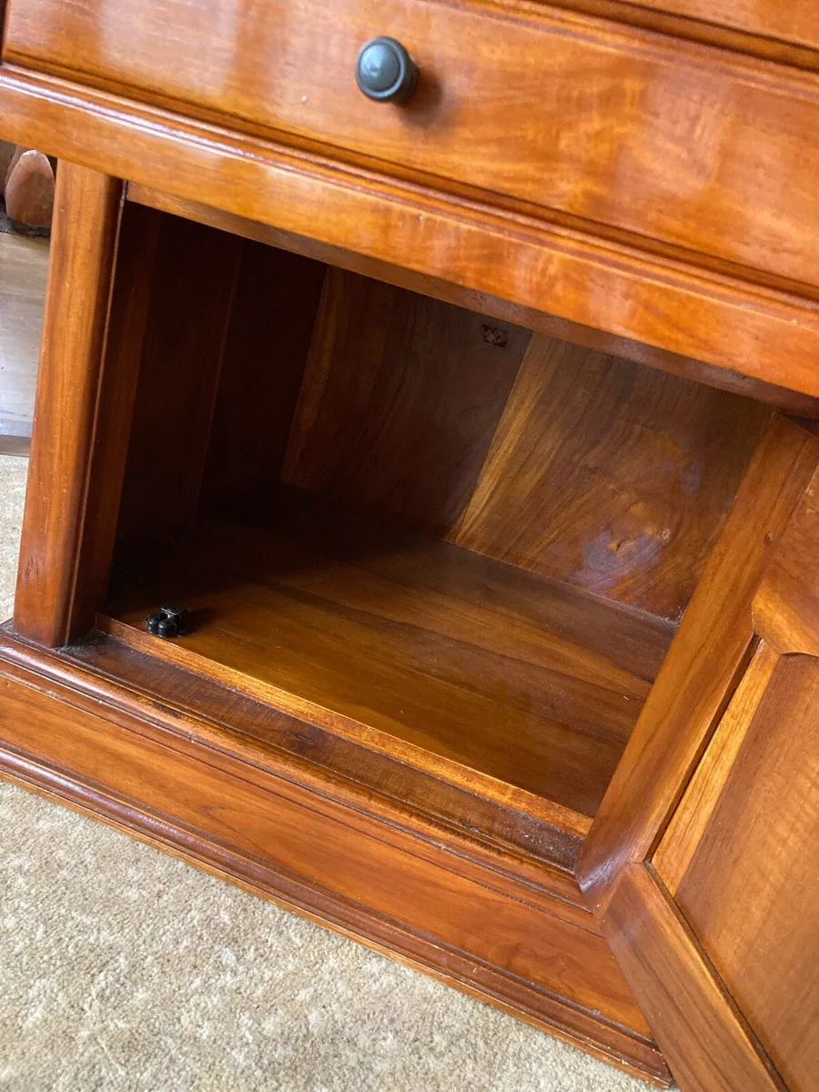 Two solid wood bed side lockers - Image 3