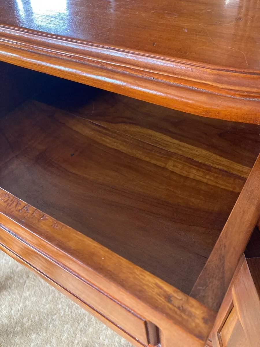 Two solid wood bed side lockers - Image 4