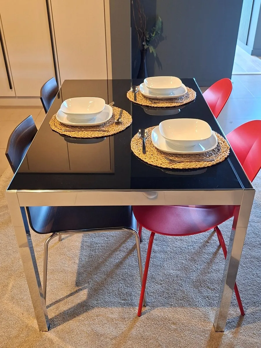 Calligaris Dining Table And Chairs - Image 1