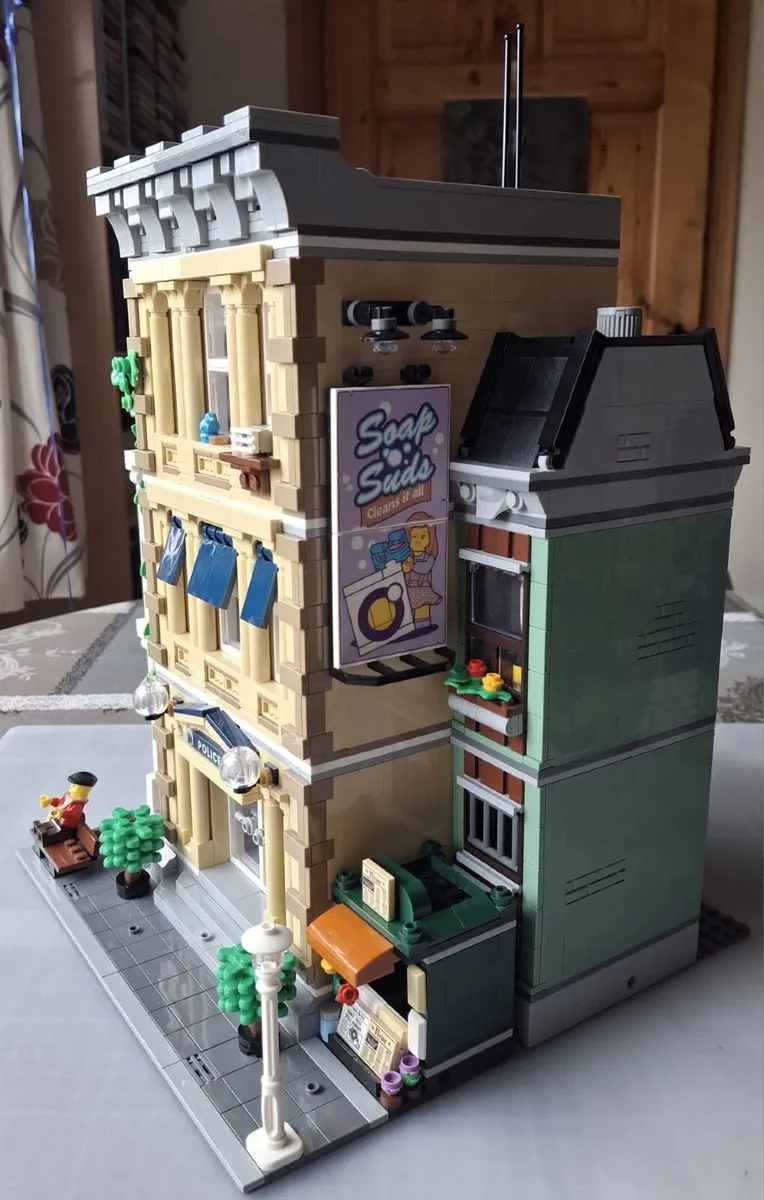 Lego Creator Expert Police Station - Image 2