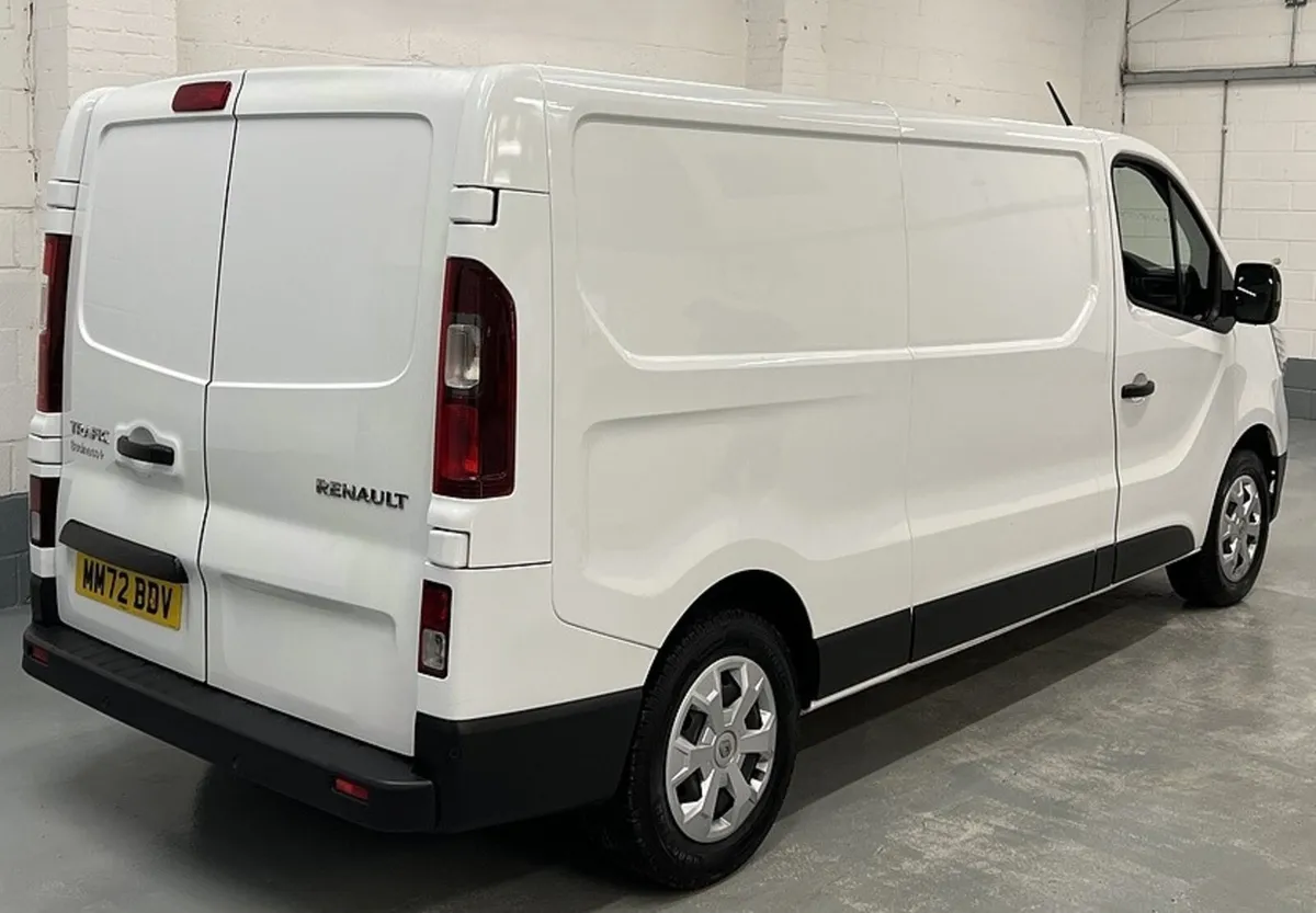 2022 Renault Trafic Panel Van - Image 2