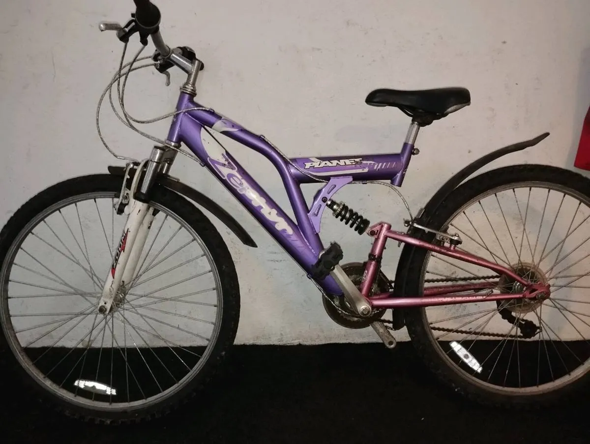 Girls 26inch bike - Image 2