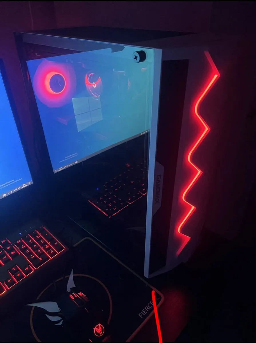 Gaming PC with Keyboard, Monitor and mouse - Image 1