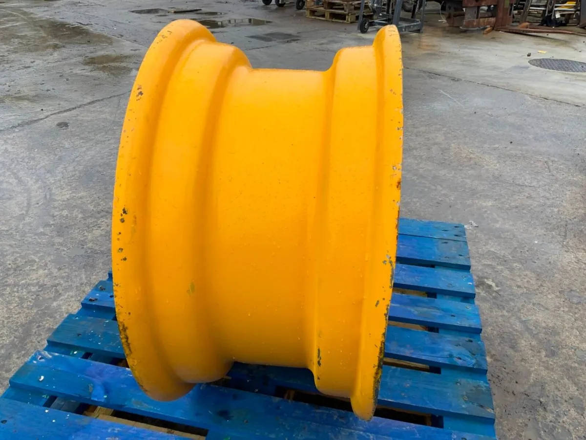 UNUSED VOLVO LOADER  WHEEL RIM....2029t. - Image 4