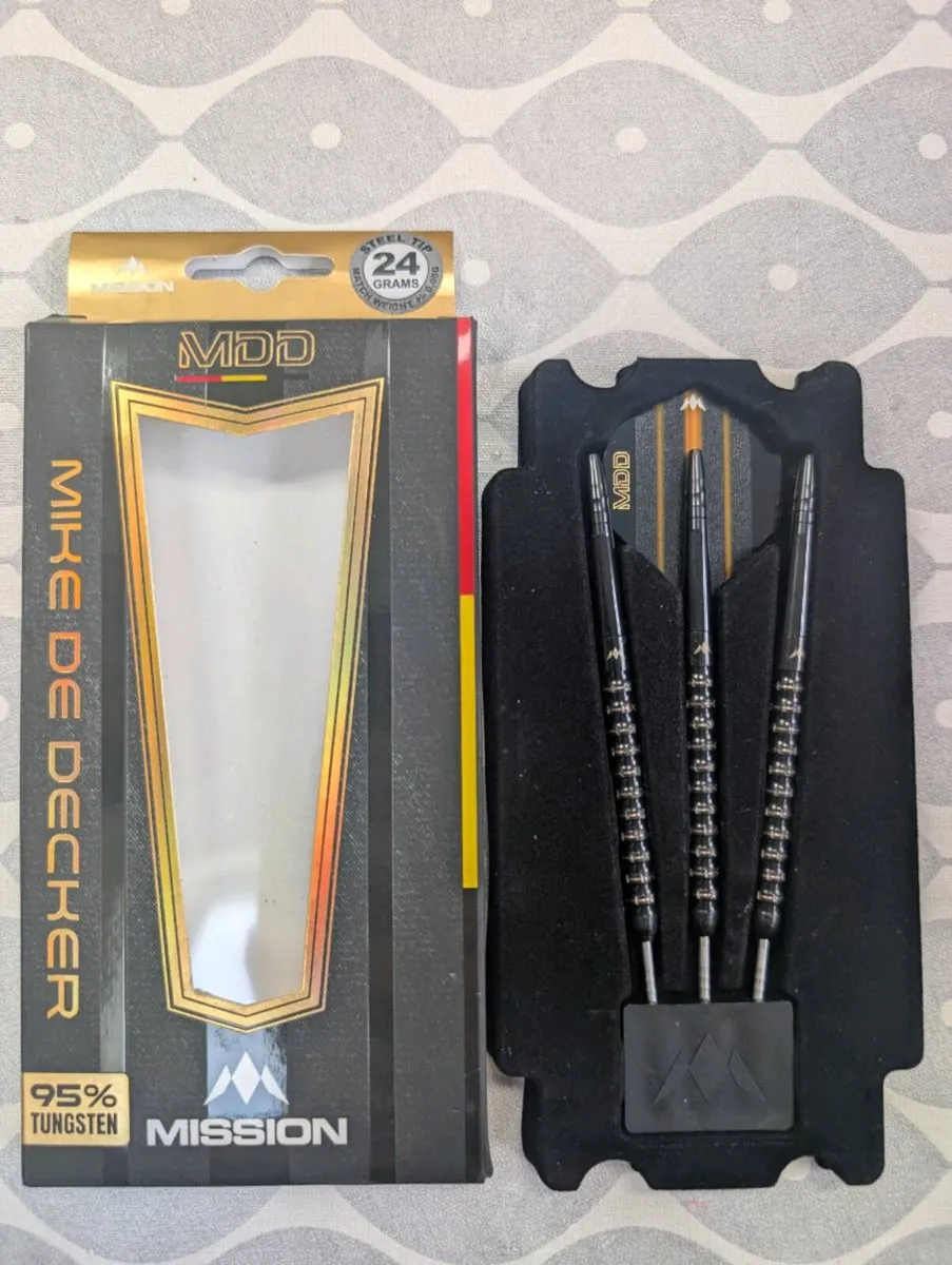 Mike De Decker black & gold darts 24g