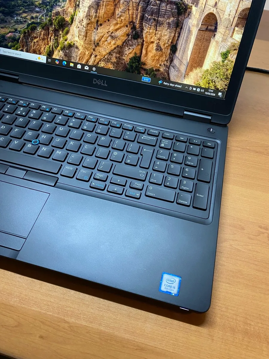 Dell laptop i5 pro 8/256 windows - Image 2