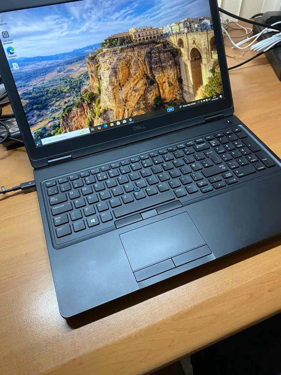 Dell laptop i5 pro 8/256 windows - Image 3