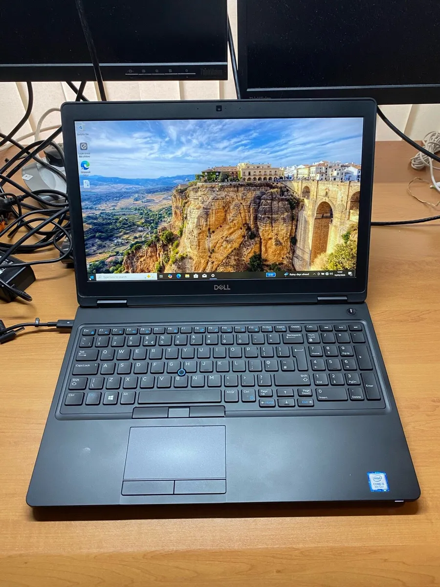 Dell laptop i5 pro 8/256 windows - Image 1