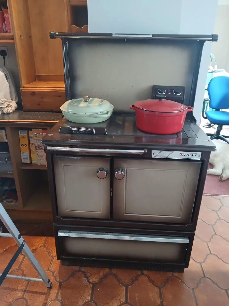 Stanley Deluxe 90 Oil Fired Range (Free of Charge) - Image 1