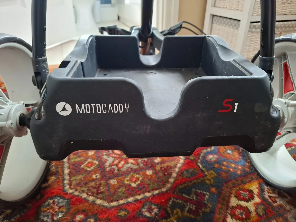 Golf bag and buggy - Image 1