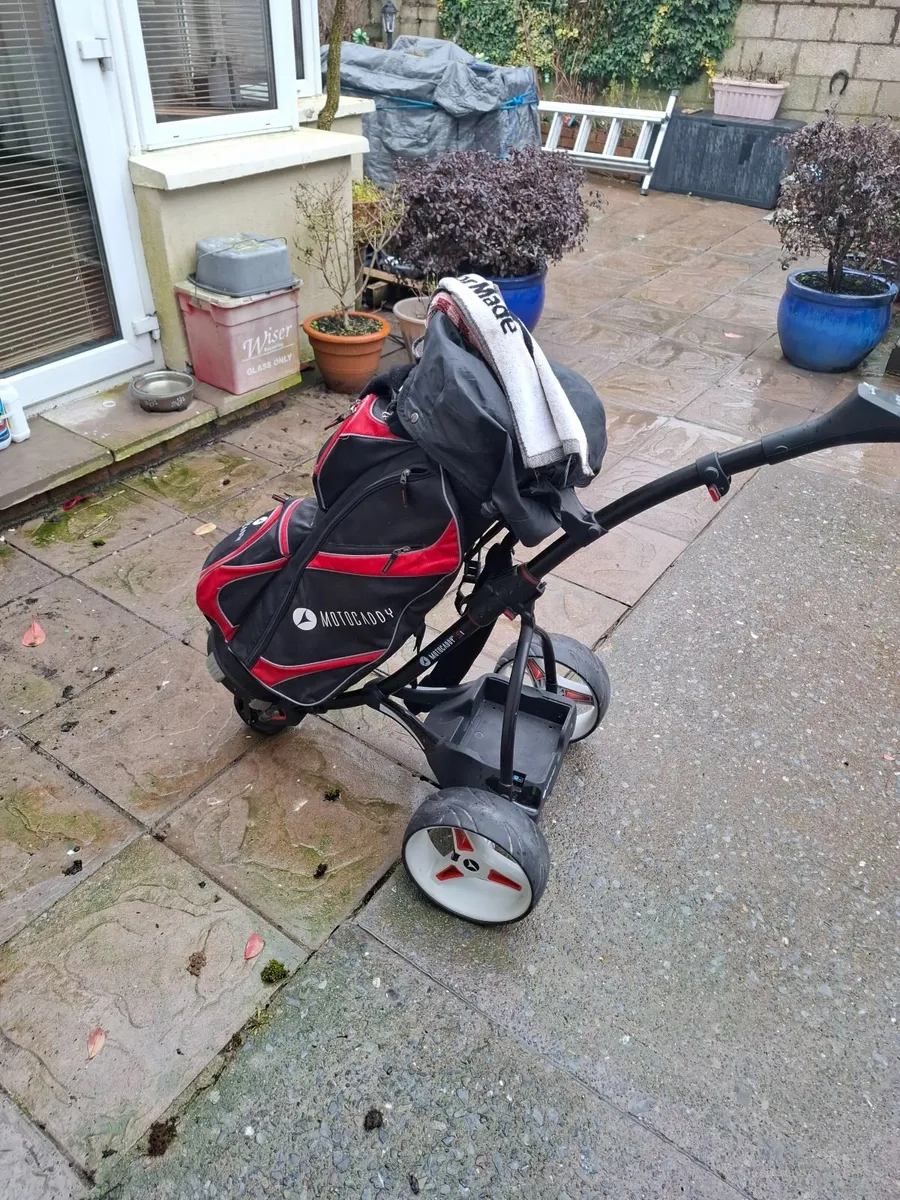 Golf bag and buggy - Image 1