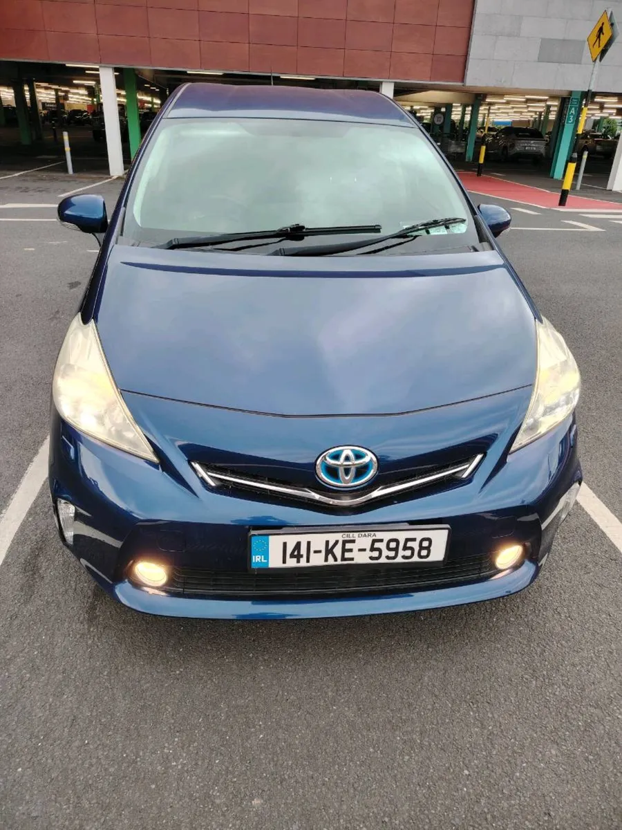 Prius Alpha - Image 1