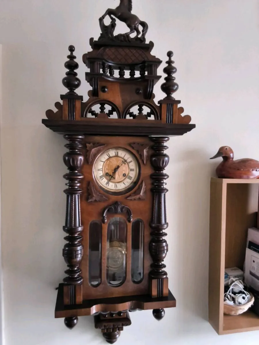 ANTIQUE  CLOCK.