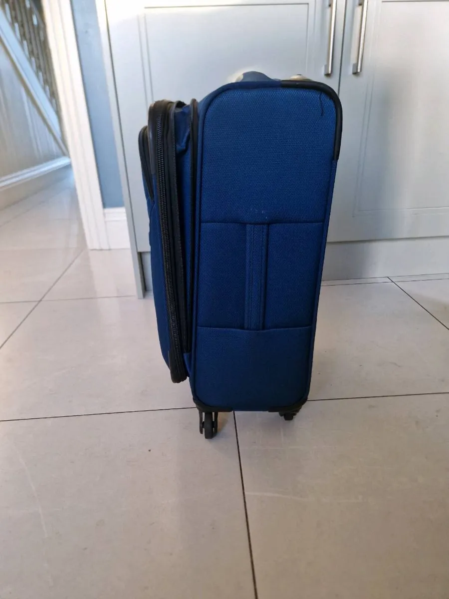 Samsonite Medium Suitcase - Image 2