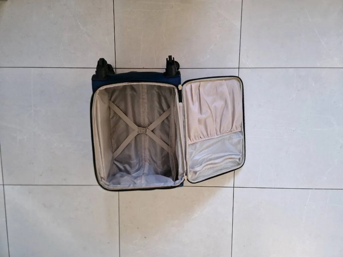 Samsonite Medium Suitcase - Image 3
