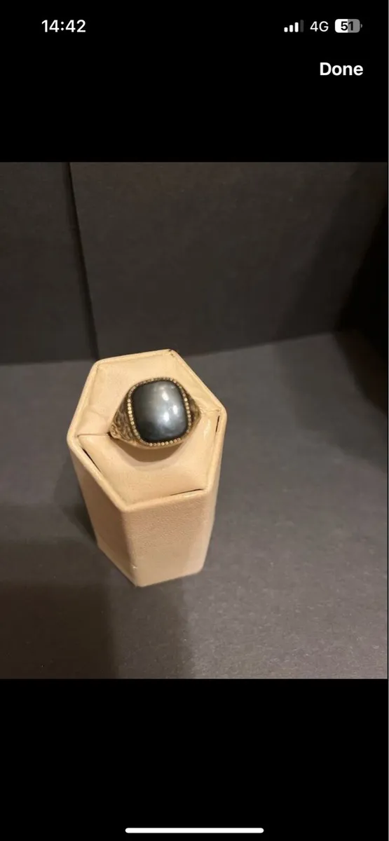 Onyx’s Stone Ring 9crt - Image 1