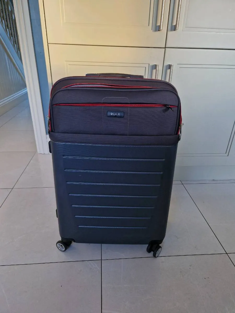 Rock suitcase - Image 1
