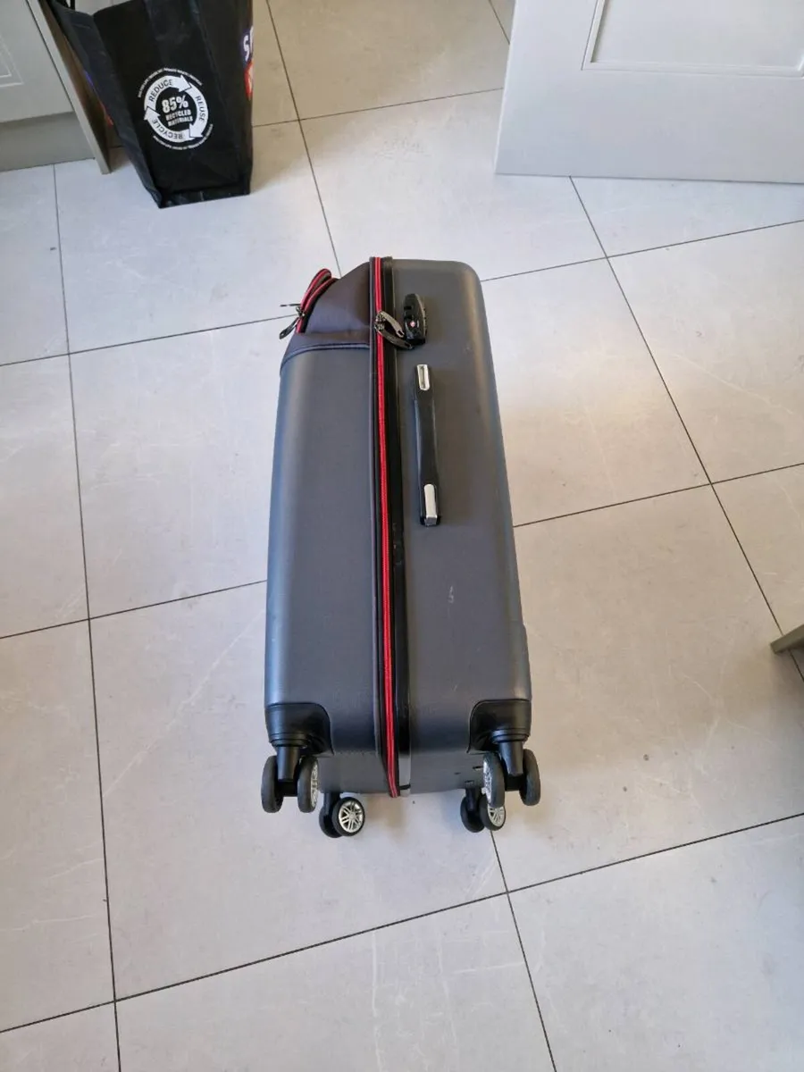 Rock suitcase - Image 2