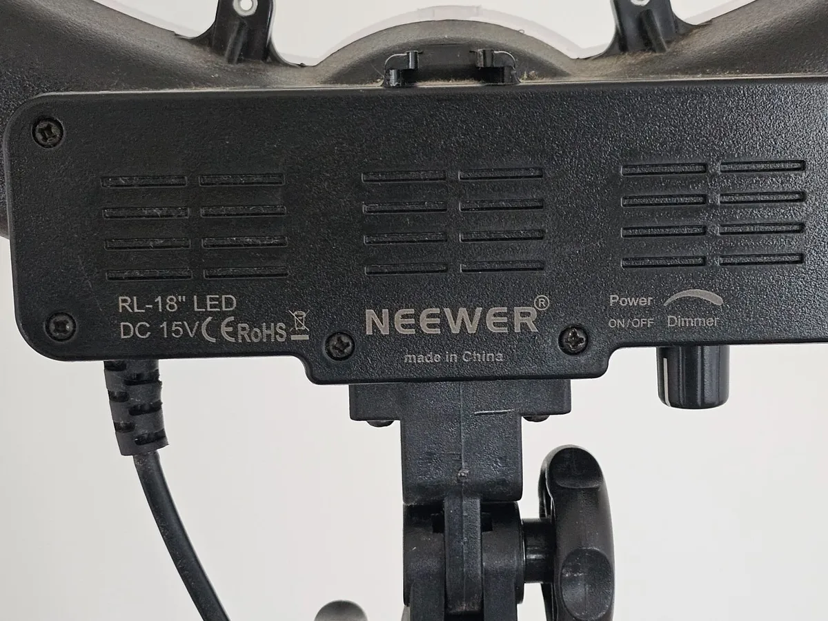 NEEWER Ring Light Kit 18" 45cm Dimmable LED Stand - Image 4