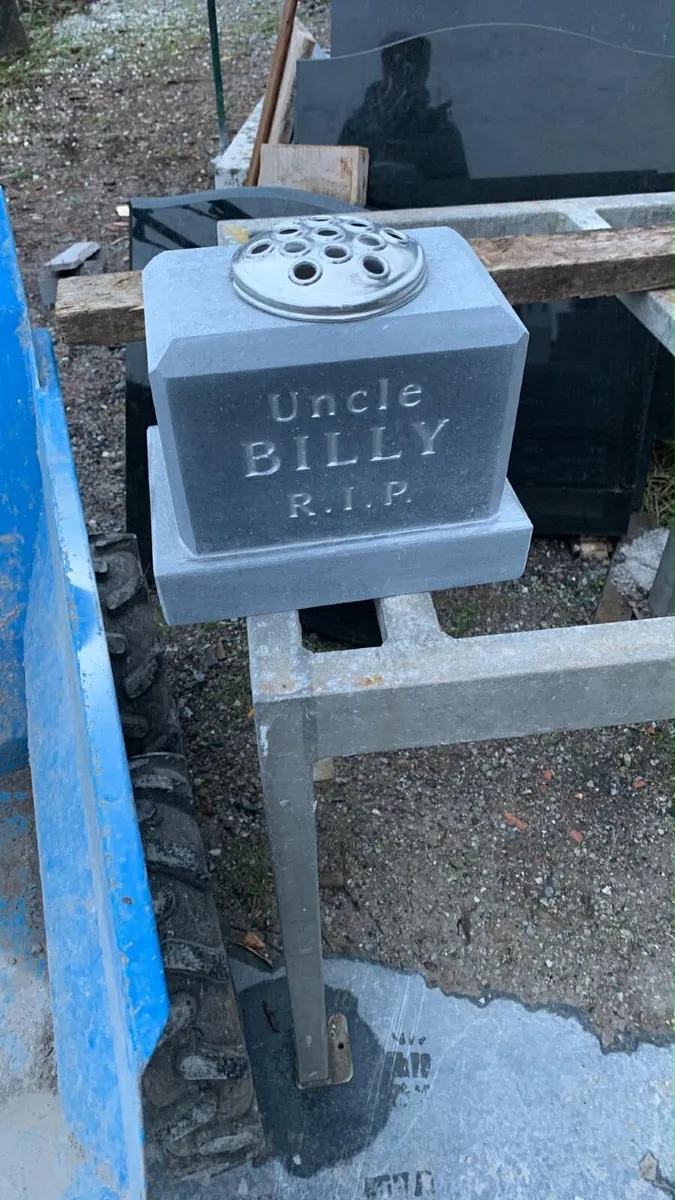 Granite vase - Image 1