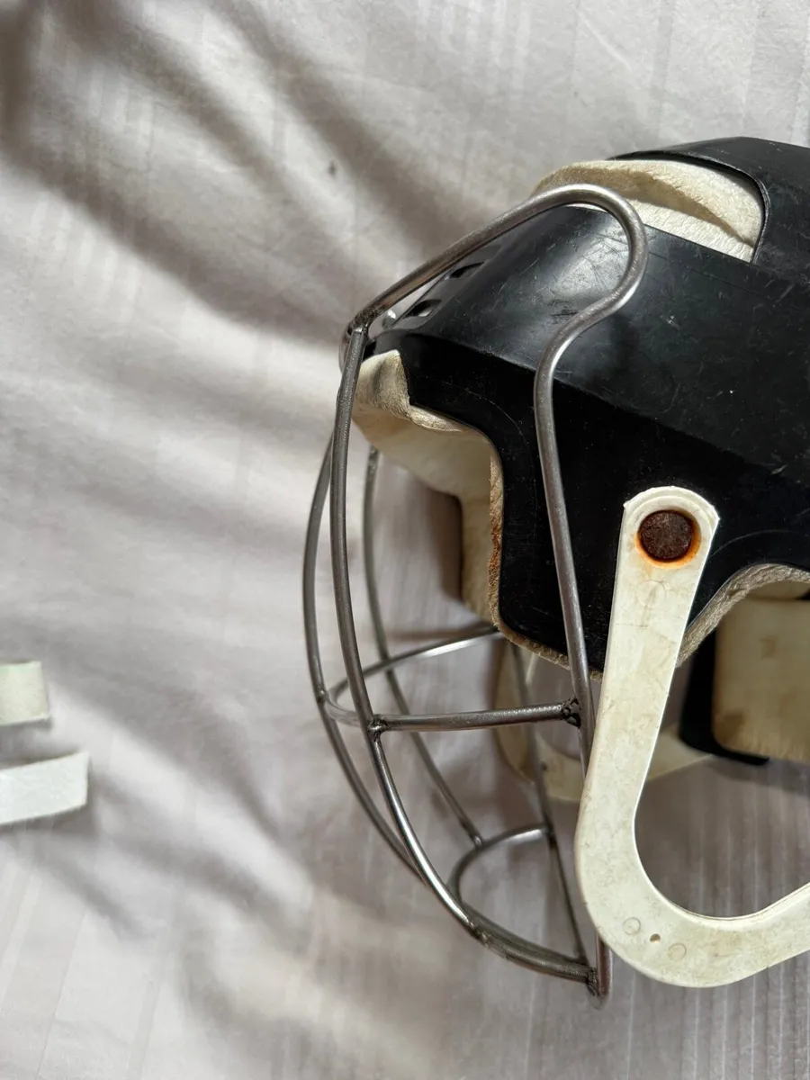 Oldstyle Kilkenny guard - Image 3