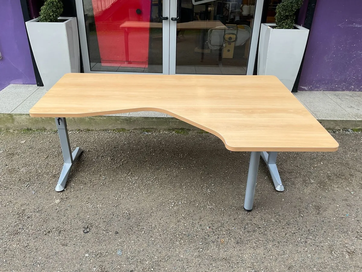 1800 Executive radial office desk - Image 1