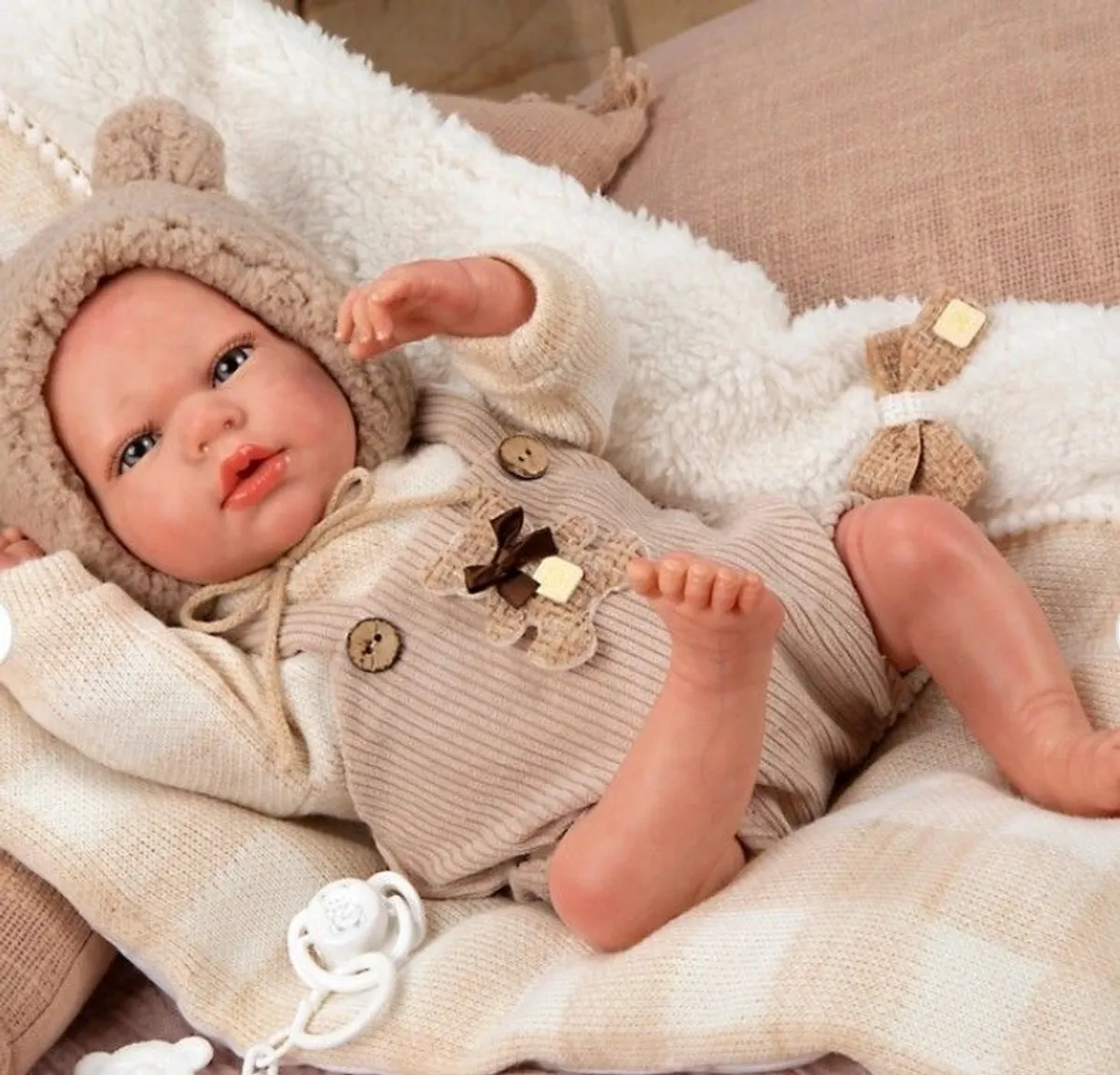 Arias Reborn Doll 40cm with Cushion - Image 2