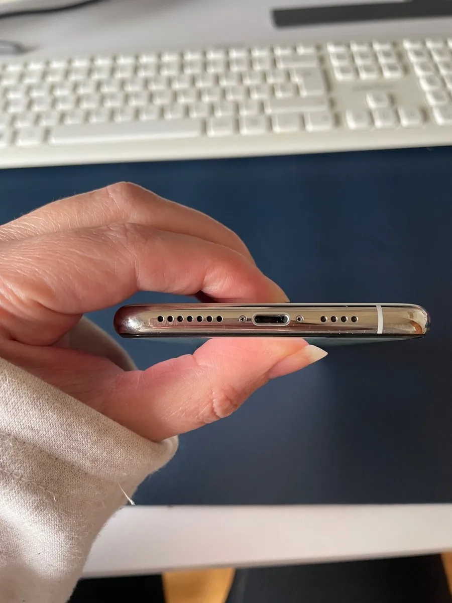 IPhone 11 Pro Max | Excellent Condition - Image 3