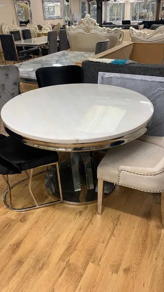 Round Kitchen Dining Table With Chairs - Image 4