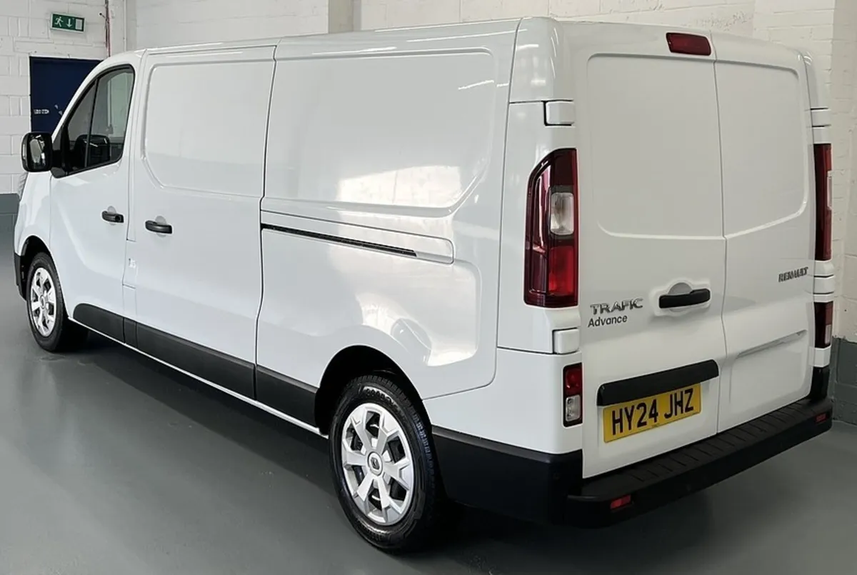 2024 Renault Trafic Panel Van - Image 3