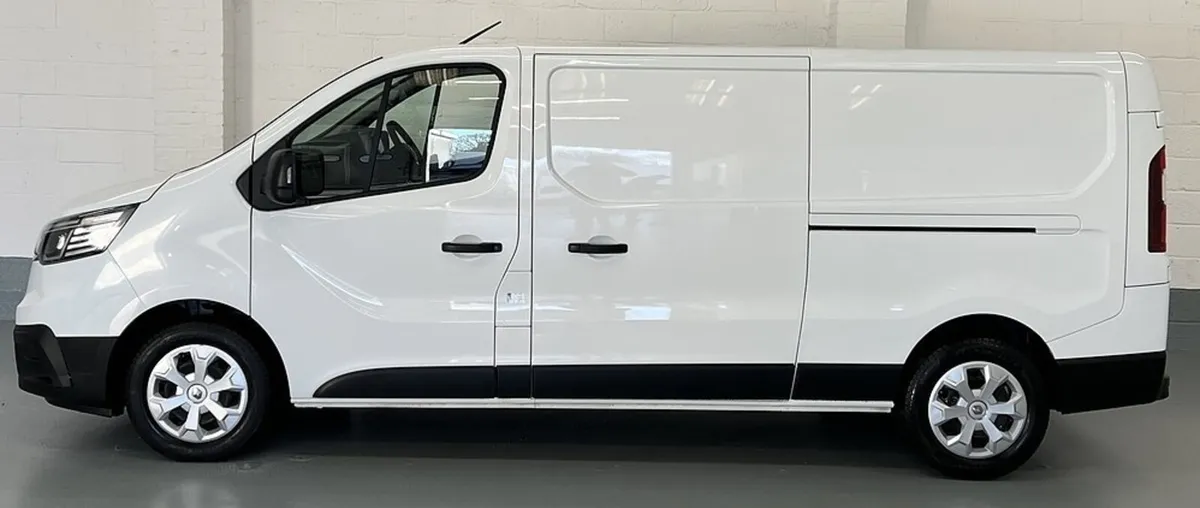 2024 Renault Trafic Panel Van - Image 4