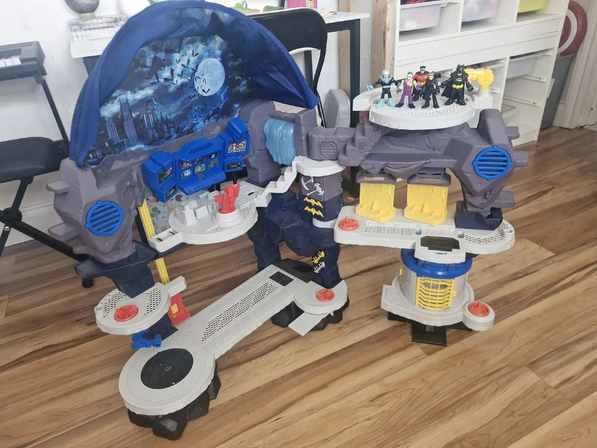 Imaginext DC Super Friends Batcave - Image 1