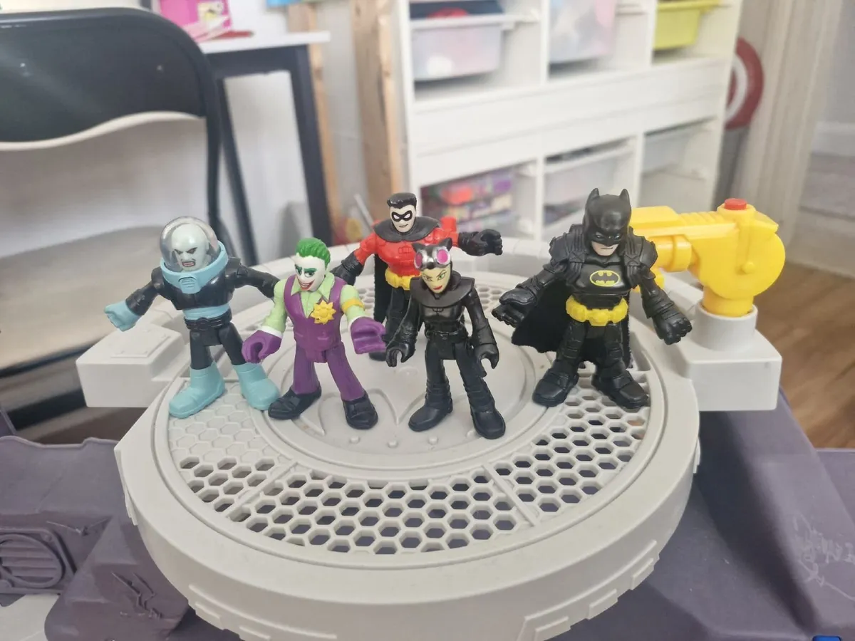 Imaginext DC Super Friends Batcave - Image 4