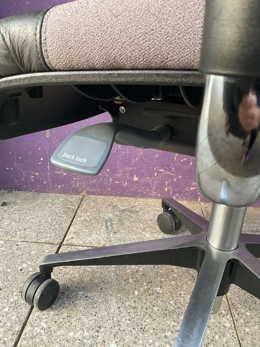 Orangebox X10 executive office chair - Image 4