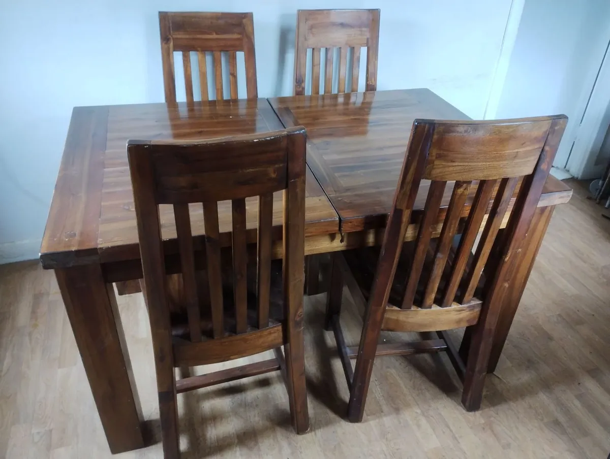 Extending kitchen table with four chairs - Image 4