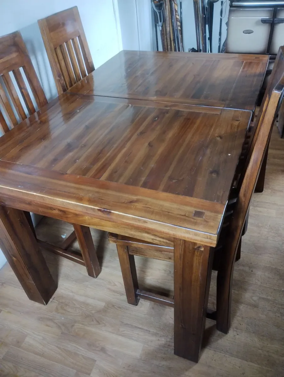 Extending kitchen table with four chairs - Image 2