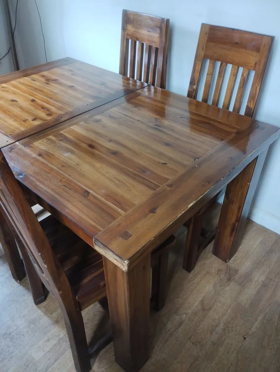 Extending kitchen table with four chairs - Image 3